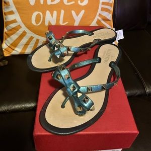 Excellent Condition Blue Rock Stud GARAVANI Valentino Flip Flop🌹 Size 37 (6.5)